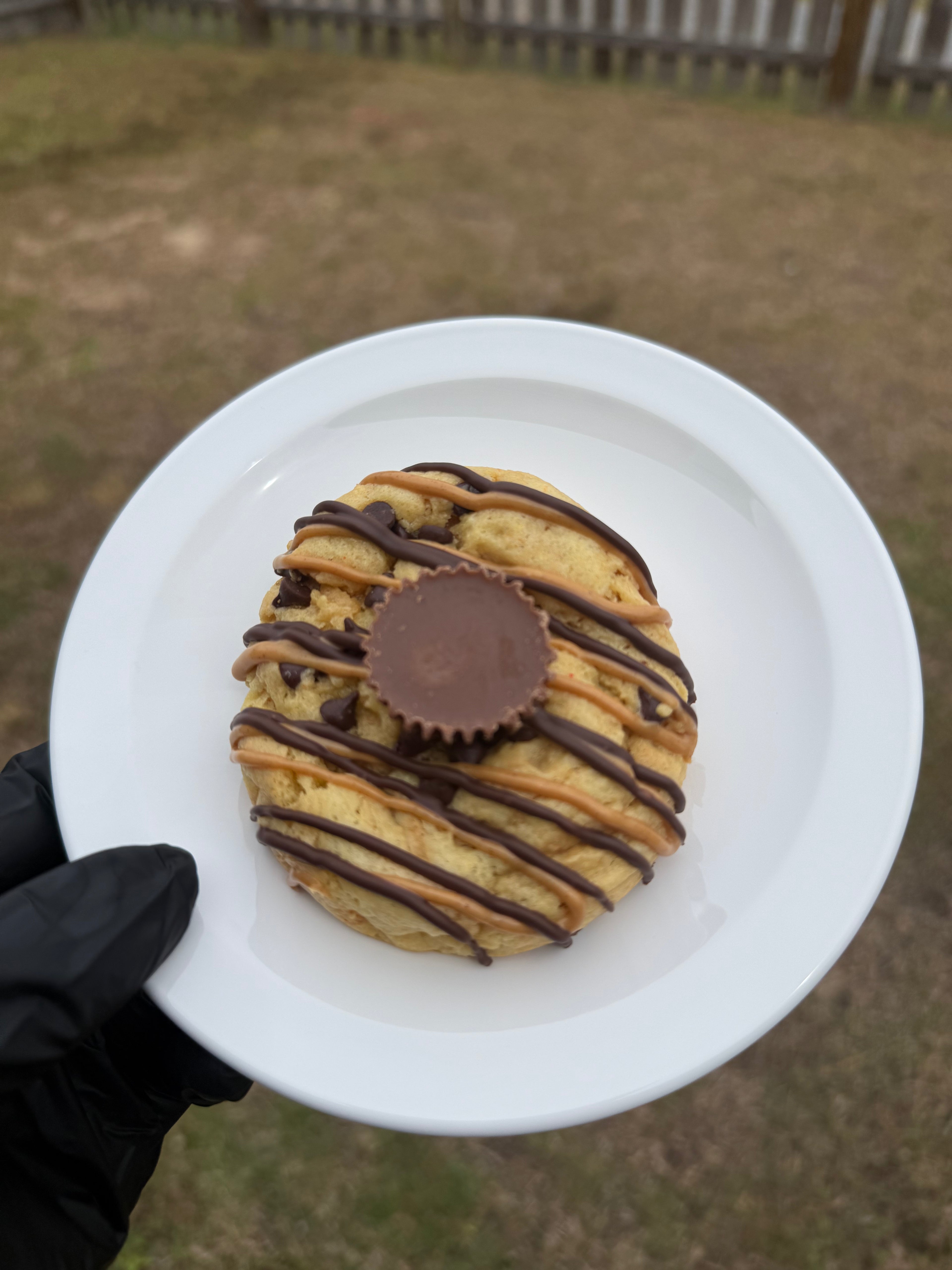 PB Overload Cookie 🥜🍫 (With Reese’s Cups)