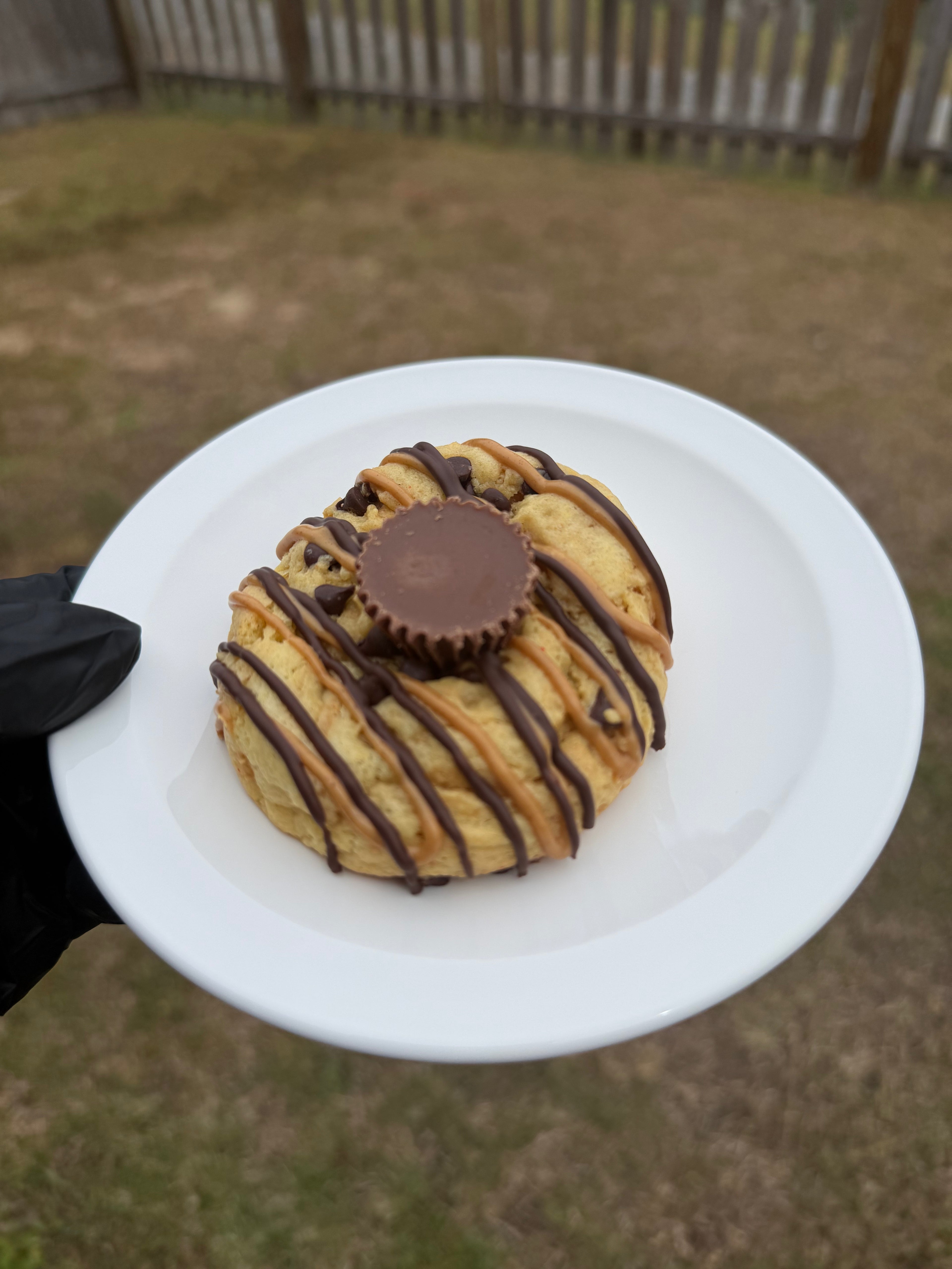 PB Overload Cookie 🥜🍫 (With Reese’s Cups)