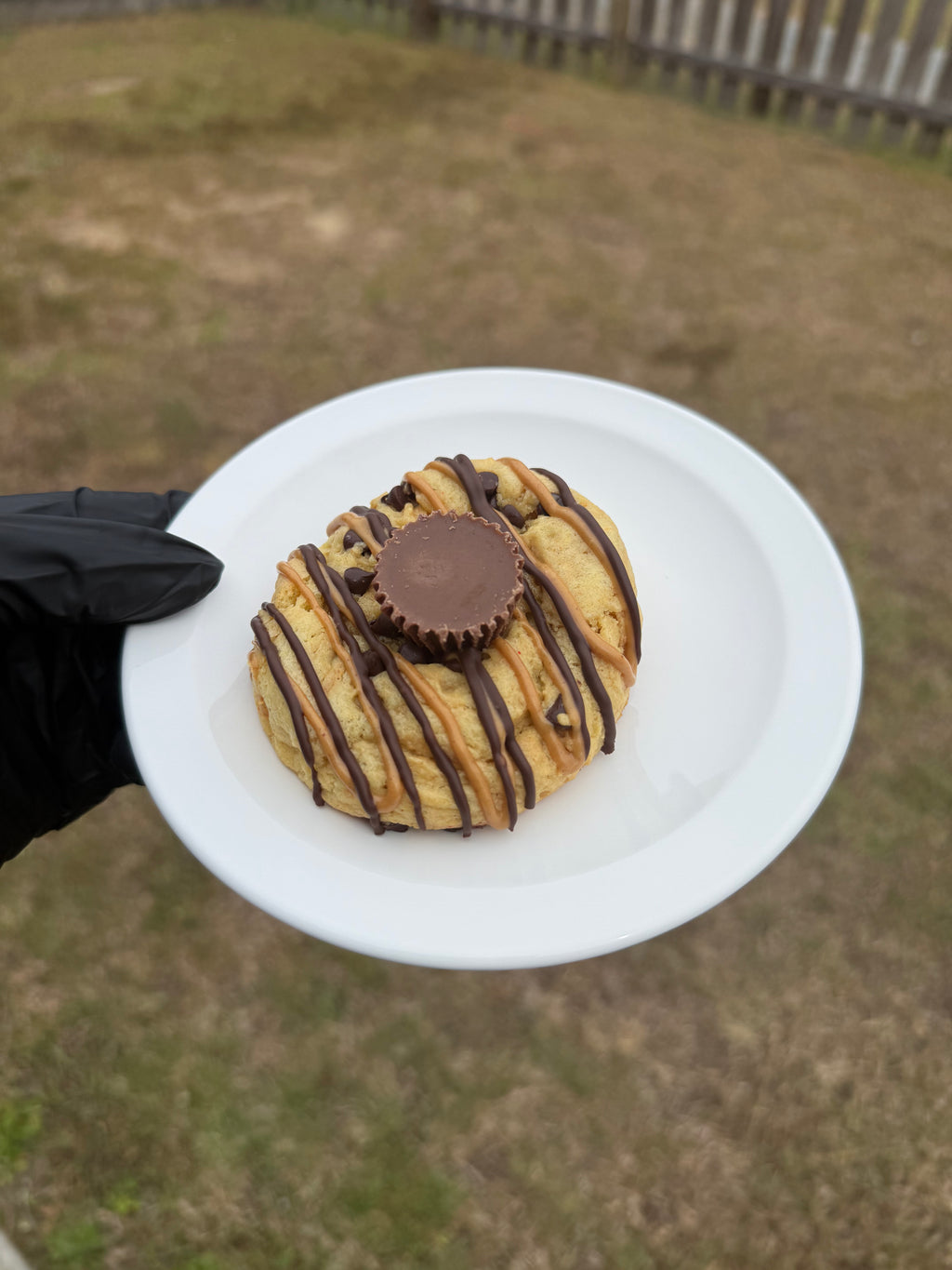 PB Overload Cookie 🥜🍫 (With Reese’s Cups)