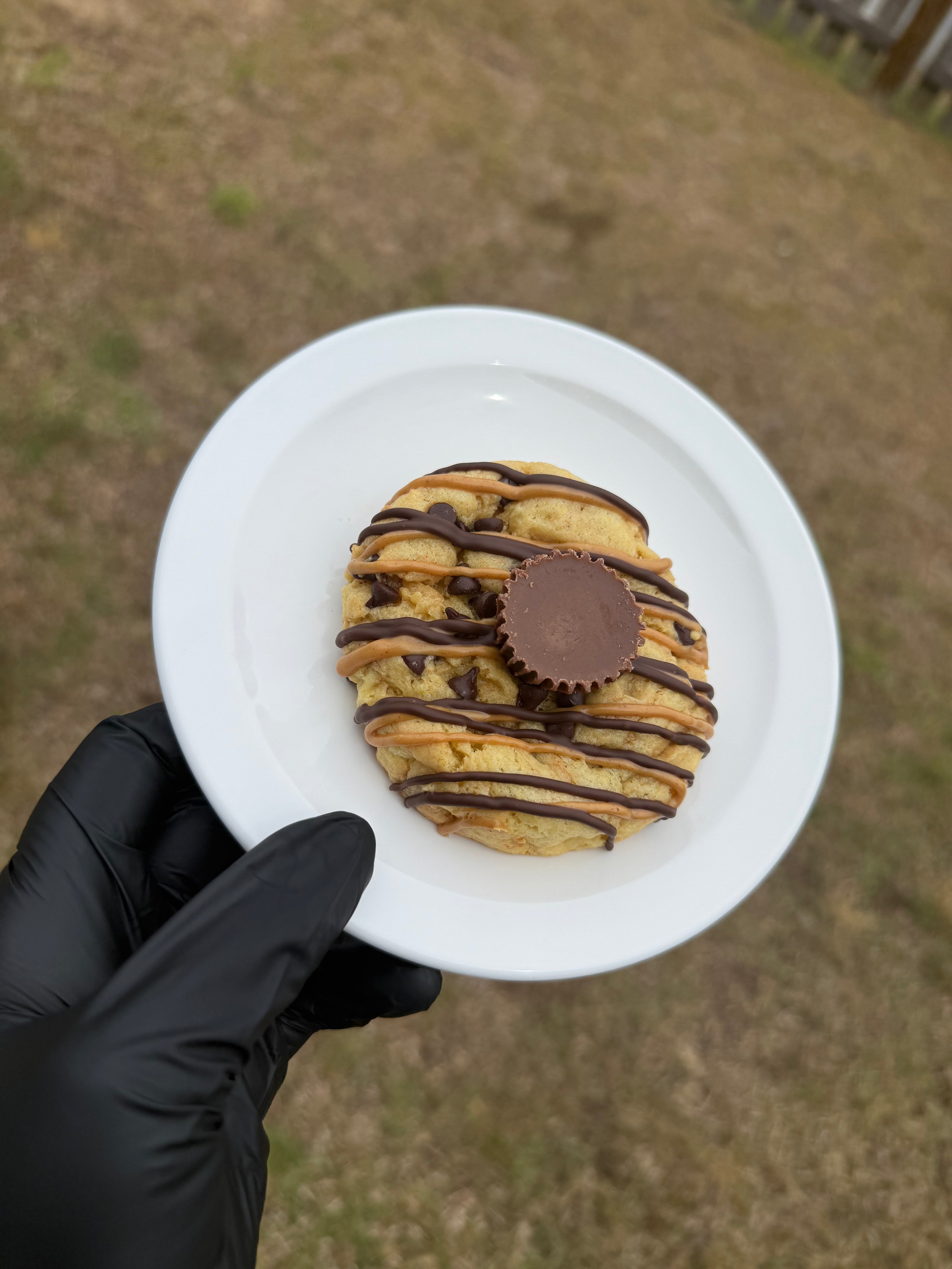 PB Overload Cookie 🥜🍫 (With Reese’s Cups)