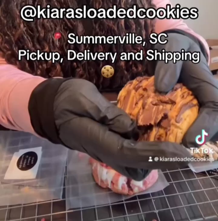 PB Overload Cookie 🥜🍫 (With Reese’s Cups)