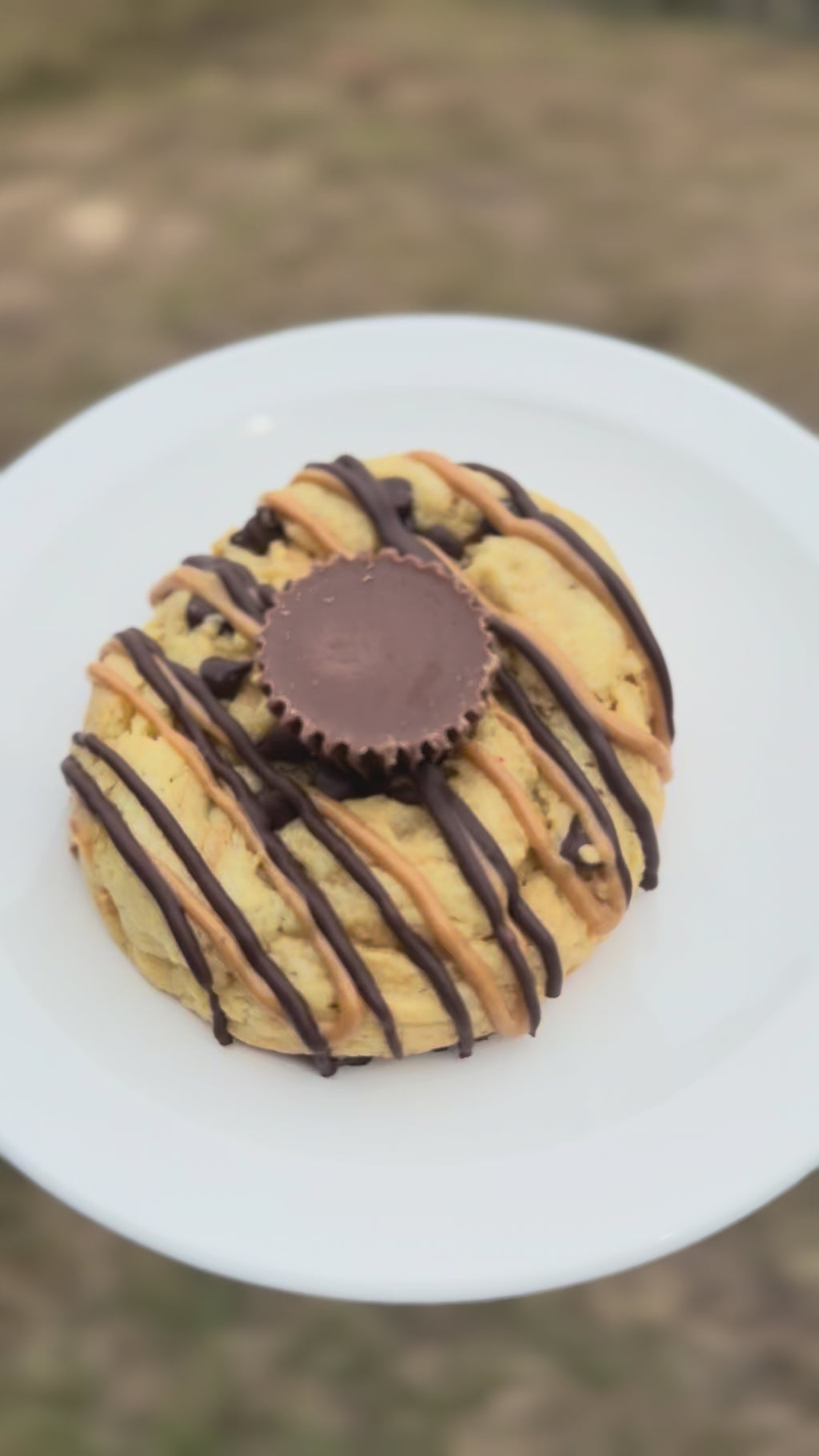 PB Overload Cookie 🥜🍫 (With Reese’s Cups)